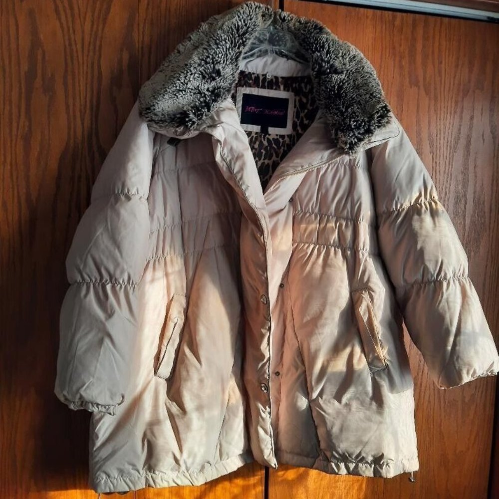 Betty Johnson Ivory Puffy Coat Women Size 3X Preloved